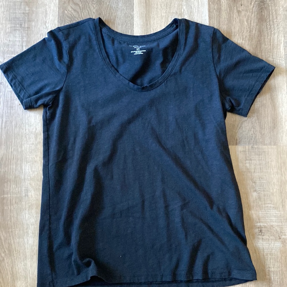 black tee
